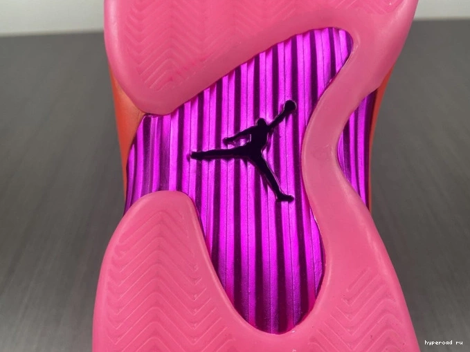 Retro Low DH4121-600 14 (W) Pink Jordan Shocking 0819